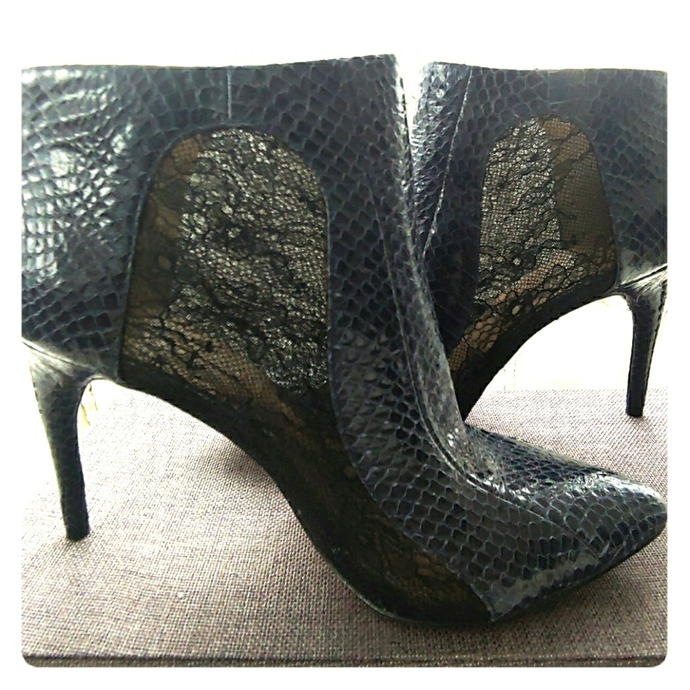 BCBGMaxazria Navy Snakeskin Black Lace Lthr Bootie